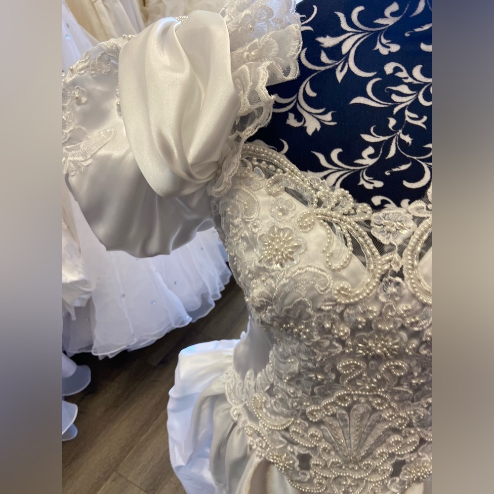 Vintage Bridal Originals Wedding Gown - Picture 4 of 12